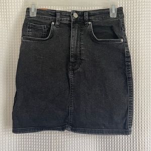 ZARA Women’s Black Denim Mini Skirt. Sz S